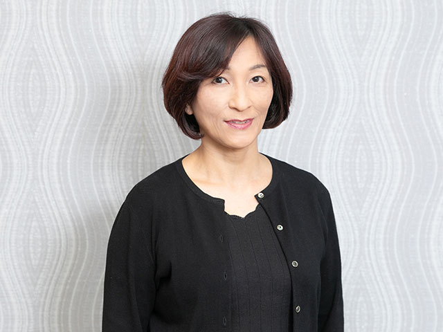 村林　育子