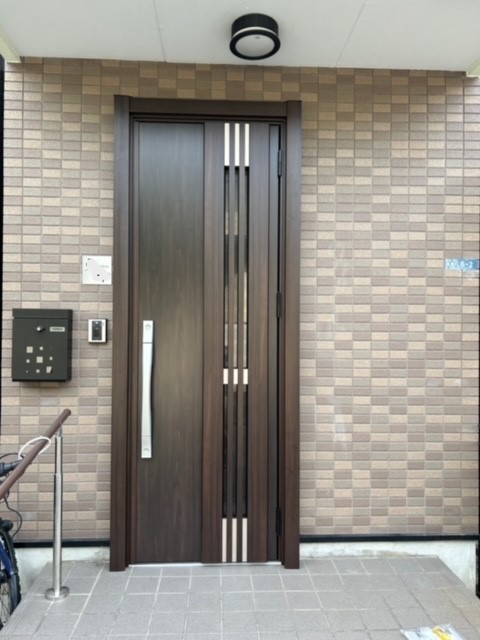 LIXILリシェント玄関ドアカバー工法